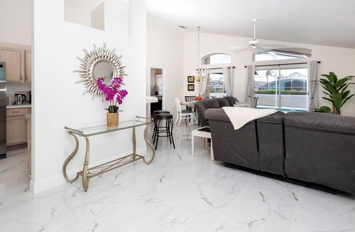 Westbury House | High Point Oasis – 4 BDR Sleeps 8, Mins to Parks and Attractions! Private Pool