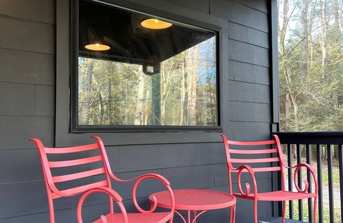 Eldred Cottage | Highland Hideaway: Designer Renovated Cottage in the Catskills