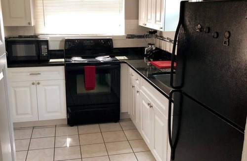 Bartlett Park House | Historic 1920`s Bungalow - Minutes from DTSP
