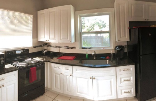 Bartlett Park House | Historic 1920`s Bungalow - Minutes from DTSP