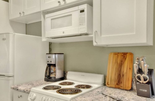 Lakeland House | Historic 2-Story Apartment in Downtown Lakeland for long or short term stays.