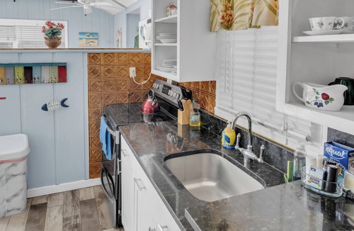 Clearwater Beach Cottage | Historic Beach Cottage steps from beach. Pet friendly! Sleeps 5