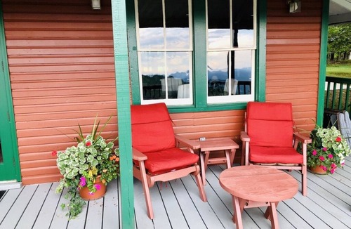 Cragsmoor House | Historic Catskills Cottage w/Cedar Hot Tub On Top Of The World