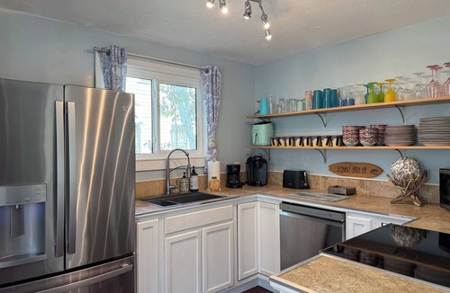 New Smyrna Beach House | Historic Courtyard Cottage with Pool, 1 block to Flagler Ave! Sleeps up to 10