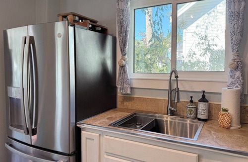 New Smyrna Beach House | Historic Courtyard Cottage with Pool, 1 block to Flagler Ave! Sleeps up to 10