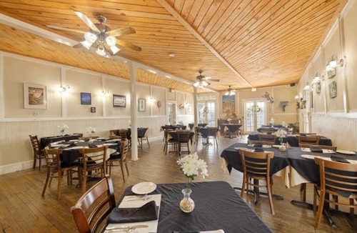 Cedar Key Apartment | Historic Island Hotel