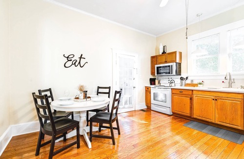 Lakeland House | Historic Lakeland Retreat | 4 King Beds & Private Deck | Walk to Florida Southern