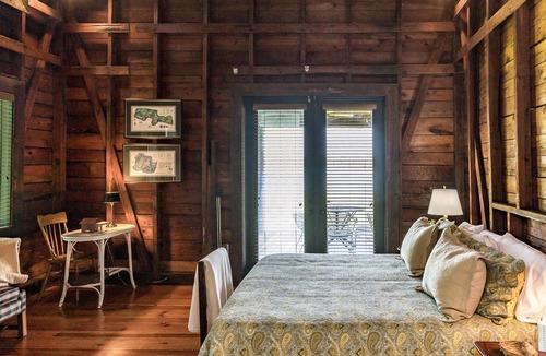 Brooks County Cabin | Historic lodge on historic Lake Nichols