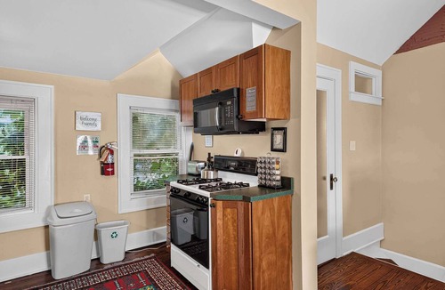 West Washington Apartment | Historic Studebaker Carriage House- Upper Level
