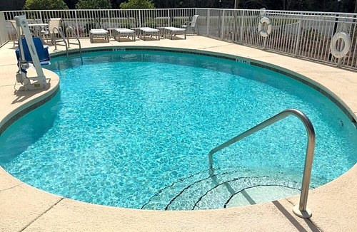 De Funiak Springs Hotel | Holiday Inn Express Defuniak Springs, an IHG Hotel