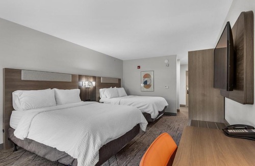 Crystal Beach Hotel | Holiday Inn Express Destin E - Commons Mall Area by IHG