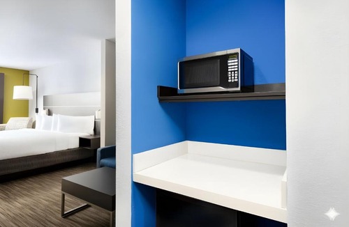 Forest Oaks Hotel | Holiday Inn Express & Suites Spring Hill by IHG