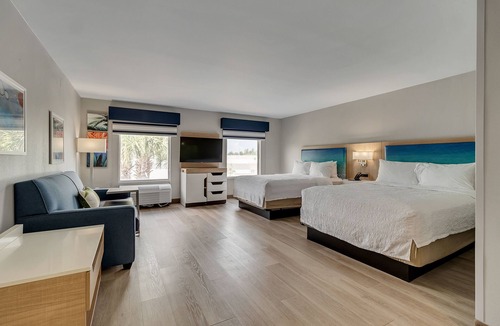 Destin Hotel | Holiday Inn Express & Sui Destin-miramar Beach