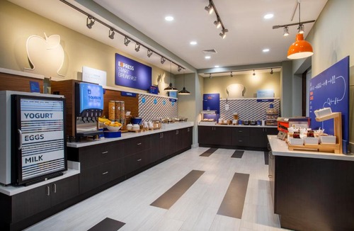 DeLand Hotel | Holiday Inn Express & Suites - Deland South by IHG