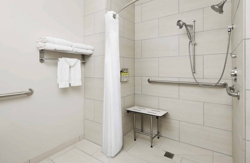 Valdosta Hotel | Holiday Inn Express & Suites Valdosta West - Mall Area by IHG