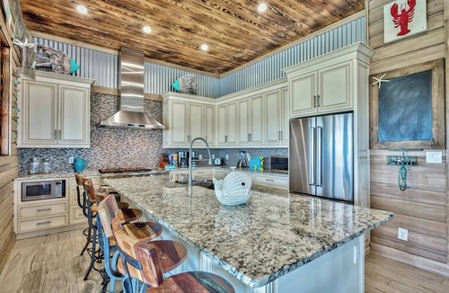Holiday Isle House | Holiday Isle Home with Heated Pool & Tiki Cruise
