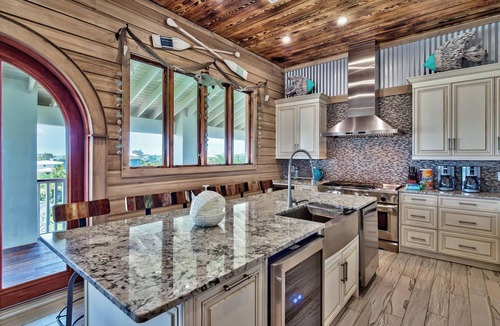 Holiday Isle House | Holiday Isle Home with Heated Pool & Tiki Cruise