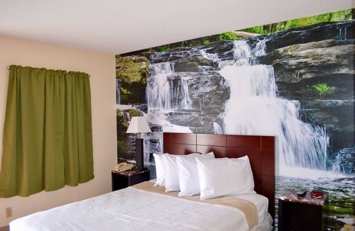 Andover Hotel | Holiday Motel