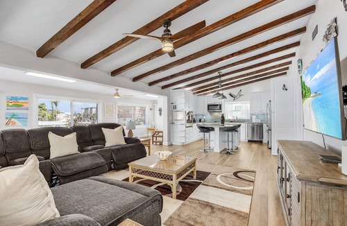 Mid Island House | HOLIDAY SHORES BEACH COTTAGE! WATERFRONT! DOCK! WALK TO BEACH! PET FRIENDLY!
