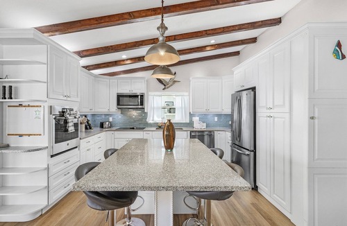 Mid Island House | HOLIDAY SHORES BEACH COTTAGE! WATERFRONT! DOCK! WALK TO BEACH! PET FRIENDLY!