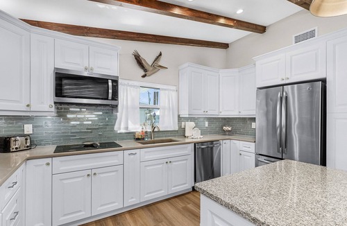 Mid Island House | HOLIDAY SHORES BEACH COTTAGE! WATERFRONT! DOCK! WALK TO BEACH! PET FRIENDLY!