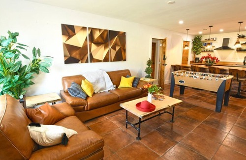 Coral Heights Apartment | Holidays Sale | 20-40% discounts | Pool available | Beach 4min | Foosball