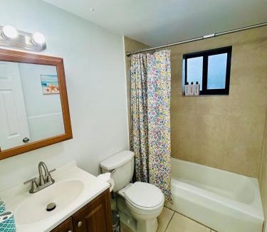 North Central Hollywood Apartment | Hollywood 1BR Apartment Self Check-In & Free Parking 108