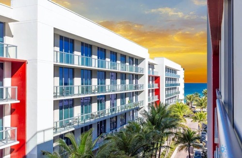Hollywood Condo | Hollywood Beach Broad–walk+ Gym & Hot Tub