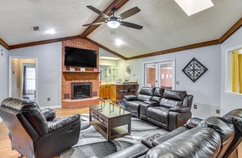 Hinesville House | Home 2.5 Mi to Fort Stewart w/Heated Pool
