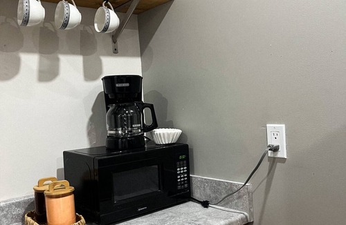 Old Seminole Heights Apartment | Home away from home ! 1-bedroom apartment in the city center