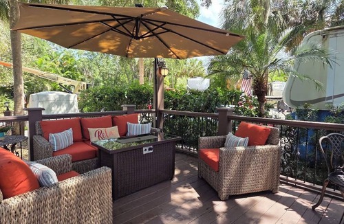 River Ranch Cottage | Home Sweet Home RV: Sleeps 8 at River Ranch 146