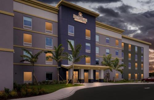 Fort Myers Hotel | HomeTowne Studios by Red Roof Fort Myers