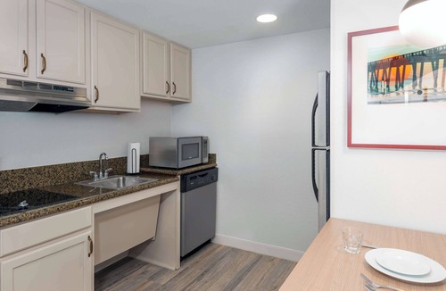 Westshore Hotel | Homewood Suites by Hilton Tampa Airport - Westshore