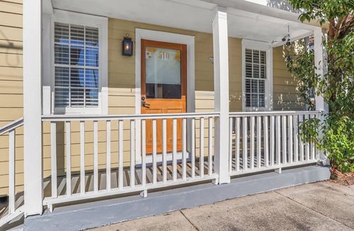 Beach Institute Cottage | Honey Bee Cottage - Walk to Forsyth Park - Private Patio - Pet-Friendly