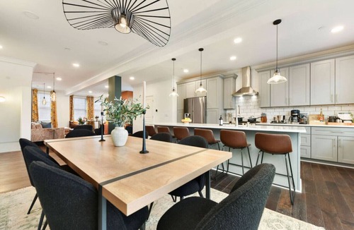 Central Northside House | ★ HostWise Stays ★ Vibrant Getaway - Skyline Rooftop Deck & Garage
