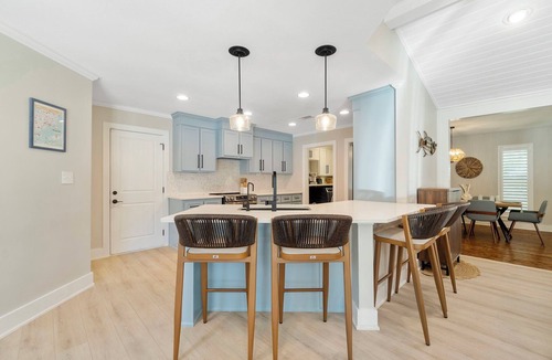 Gulf Breeze House | Hot tub-6 miles to beach-Pool-Sport court-Paddle boards-AC