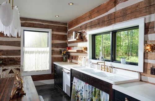 Pine Bush Cabin | Hot Tub & Fire Pit! Eclectic Ulster County Cabin