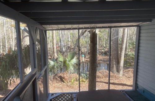 Weeki Wachee Gardens House | Hot tub on the bayou river access kayaks provided
