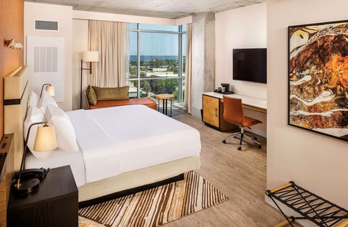 Historic Downtown Melbourne Hotel | Hotel Melby Downtown Melbourne, Tapestry Collection by Hilton
