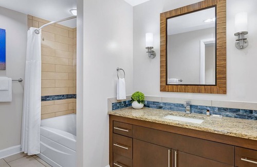 Marco Island Hotel | Hotel with 2 bedrooms, 2 full baths and AC in beautiful Marco Island.