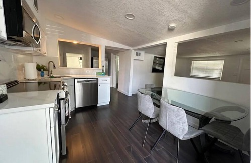 St. Petersburg House | House 3 BEDS -in 2 BR/2Bath FENCED Yard, Near Beaches