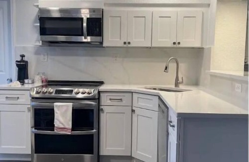 St. Petersburg House | House 3 BEDS -in 2 BR/2Bath FENCED Yard, Near Beaches