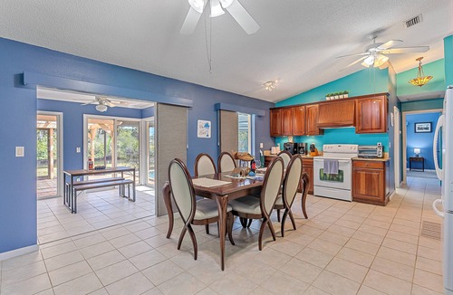 Port Charlotte House | House with outdoor pool and jacuzzi with canal to the ocean, kayaks, bicycles