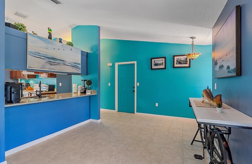 Port Charlotte House | House with outdoor pool and jacuzzi with canal to the ocean, kayaks, bicycles