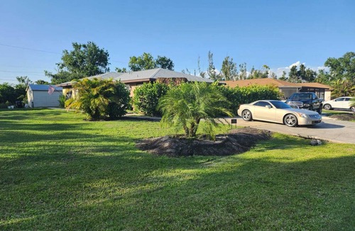 Punta Gorda House | House with Patio, Caribbean Hot-tub & Tiki Bar. Pet friendly. No cleaning charge