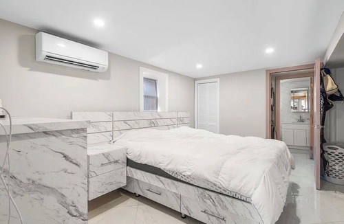 Queens Apartment | Howard Beach Luxury Perfect 3-bedroom 2-full bathroom apartment with Pool
