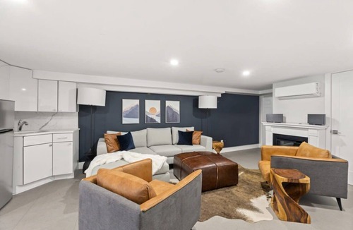 Washington Heights Apartment | Huge 2 BR Close to New York Presbyterian, Columbia Med School and Express Trains