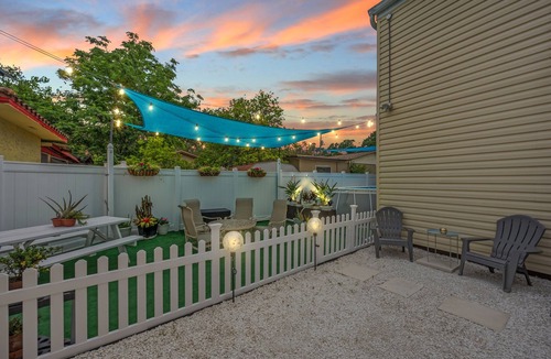 Egypt Lake-Leto House | Huge 3BR w/KING Bed- for Groups, Business, Medical Stays-Wifi-Pool-Pets-Moffitt