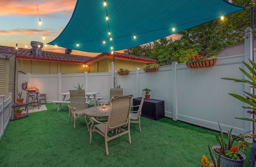 Egypt Lake-Leto House | Huge 3BR w/KING Bed- for Groups, Business, Medical Stays-Wifi-Pool-Pets-Moffitt