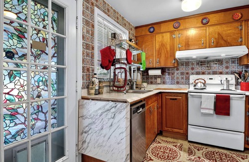 Midtown House | Huge backyard Close to Downtown Quiet neighborhood